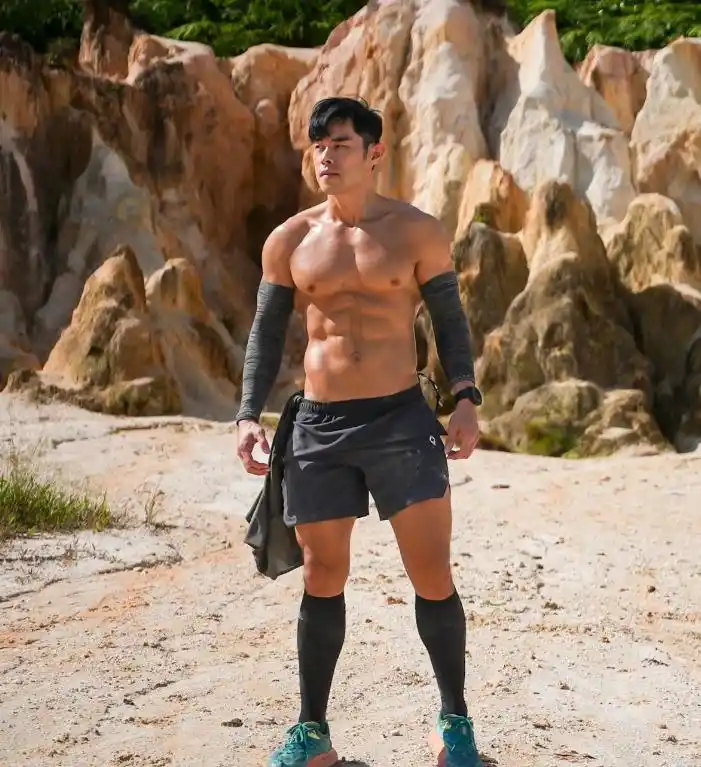 健身男星_健身明星撞脸男是谁_健身男明星撞脸