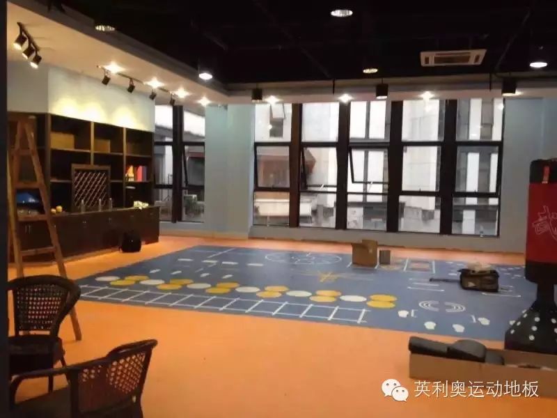 室内健身球_健身房球操视频_健身房私教球类运动