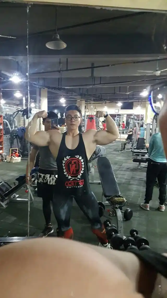 健身男神明星_健身帅哥明星_健身男明星撞脸