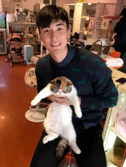 健身网红撞脸_健身帅哥明星_健身男明星撞脸