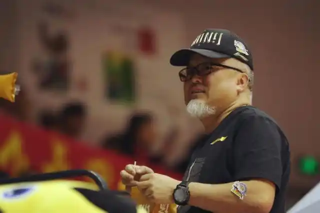 篮球在新疆的特殊意义：阿的江指导谈胜利背后的民族团结与热爱